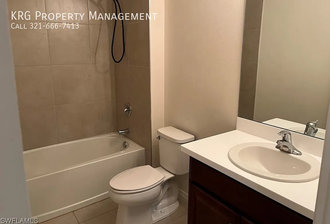 For Rent! Spacious 4-Bedroom Home In Cape Coral Lawn Care Included! — Photo 4