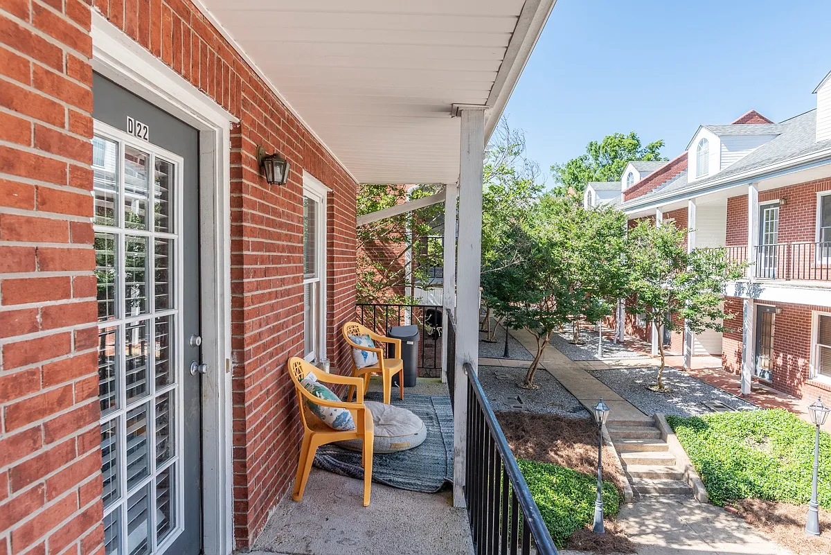 510 E Gillespie St — Photo 3