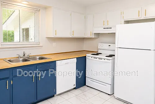 2027 Lee St Photo 1