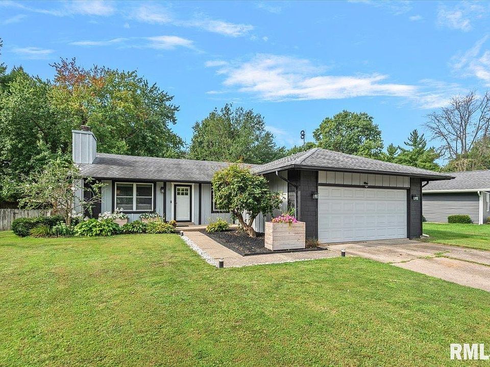 1st image of 10 Leeds Dr