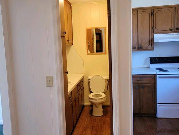 4th image of 55 Woodcott Rd APT 8