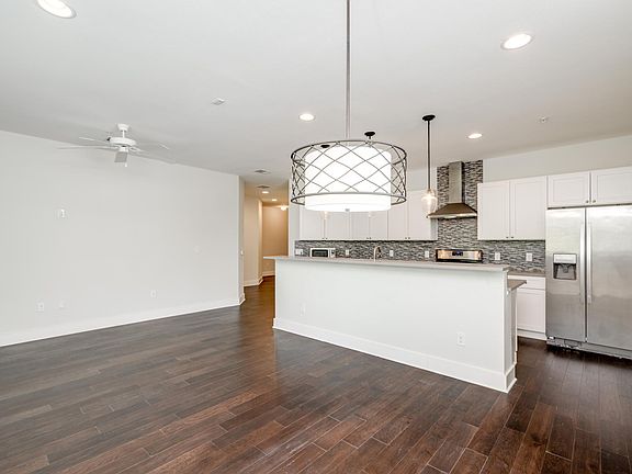 4th image of 908 Nueces St Unit 12