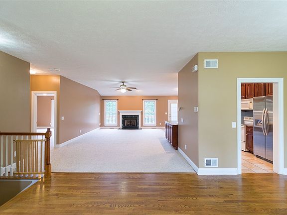 2nd image of 525 Confederacy Dr