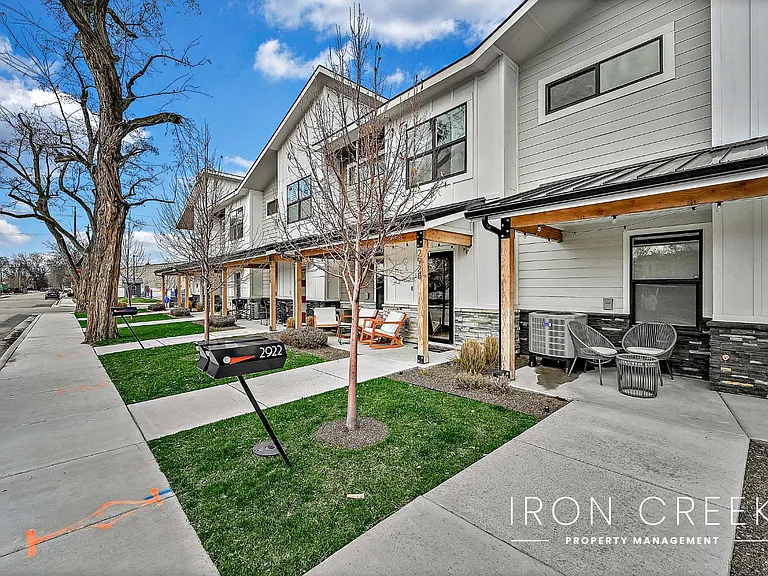 2928 W Davis St — Photo 17