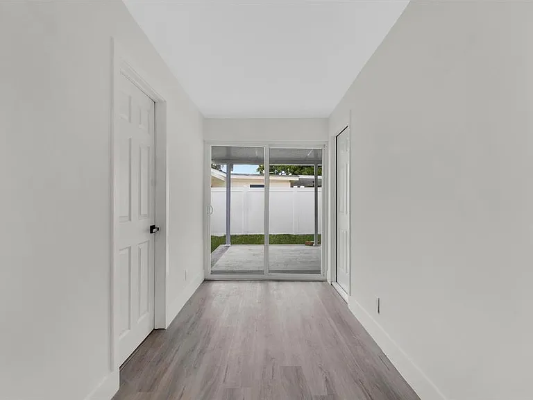 1115 Stillwater Dr — Photo 11