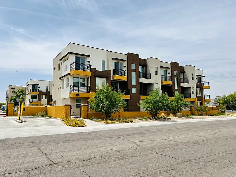 Scottsdale Hayden Townhomes — Photo 2