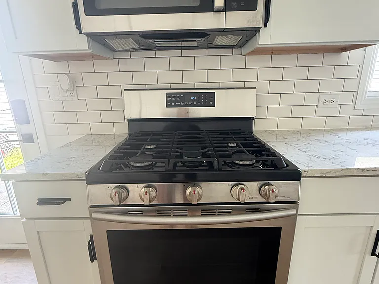 526 Ledochowski St — Photo 11