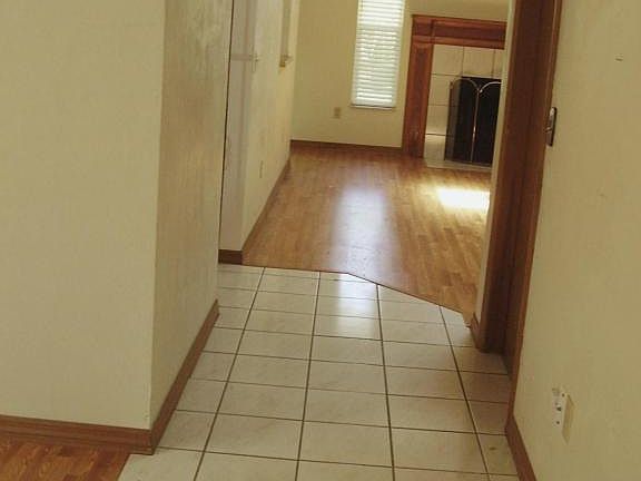 5th image of 633 Crown Ln