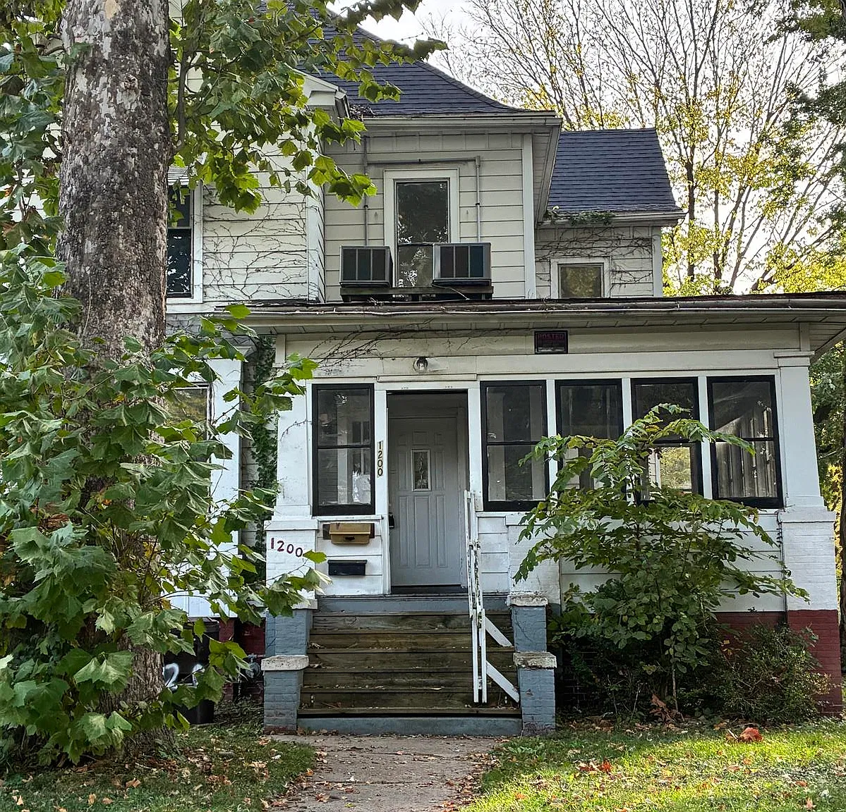 1200 Flora Ave — Photo 1