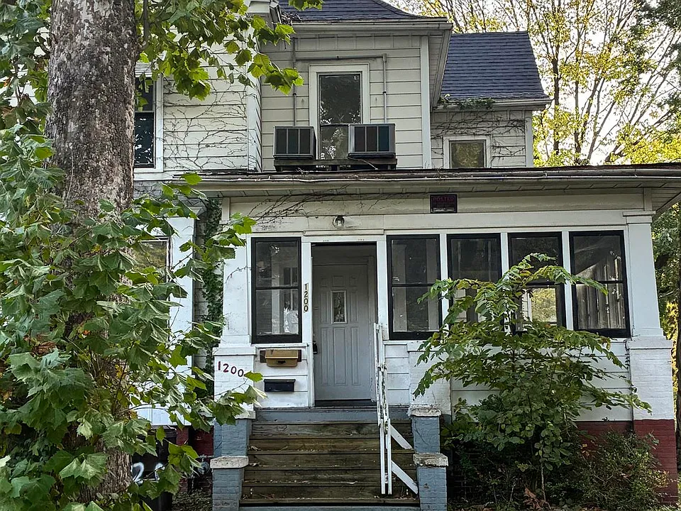 1200 N Flora Ave