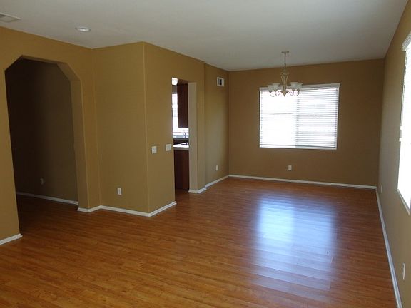 2nd image of 35195 Begonia Ln