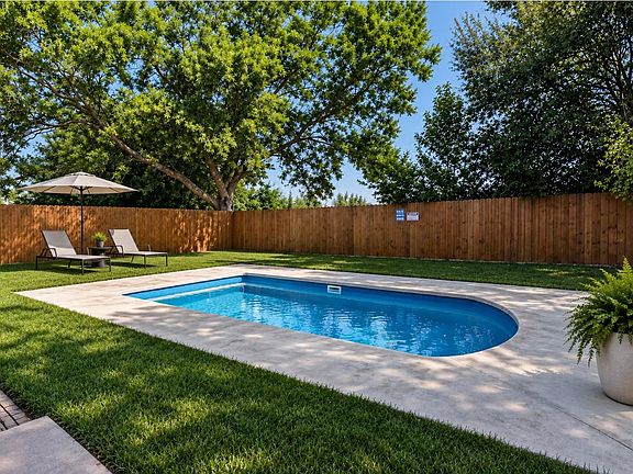 4th image of 1124 Disraeli Cir