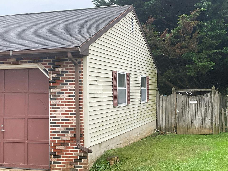 2nd image of 110 Tulip Dr