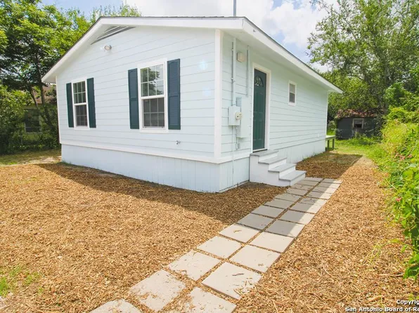 805 Stamper, Beeville 78102