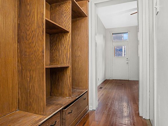 5th image of 2230 W Belmont Ave #2R