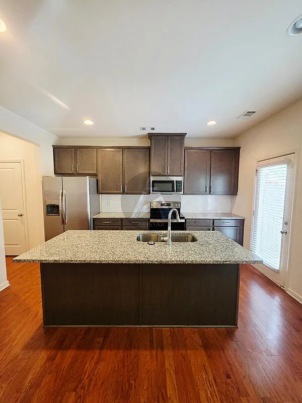 3 bed, 2.5 bath, 1432 sqft, $1,995 — Photo 3