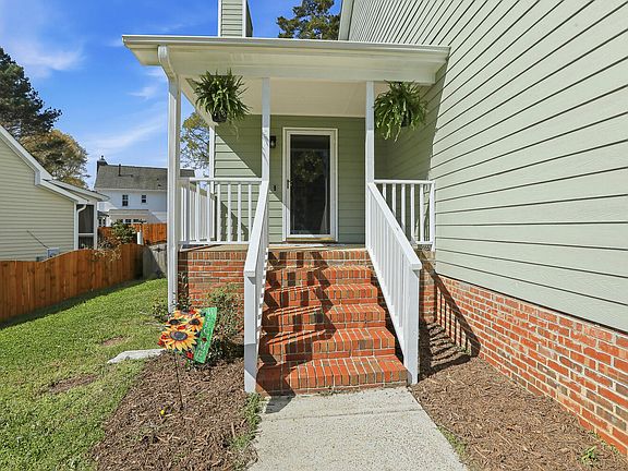 3rd image of 1220 Stoneferry Ln