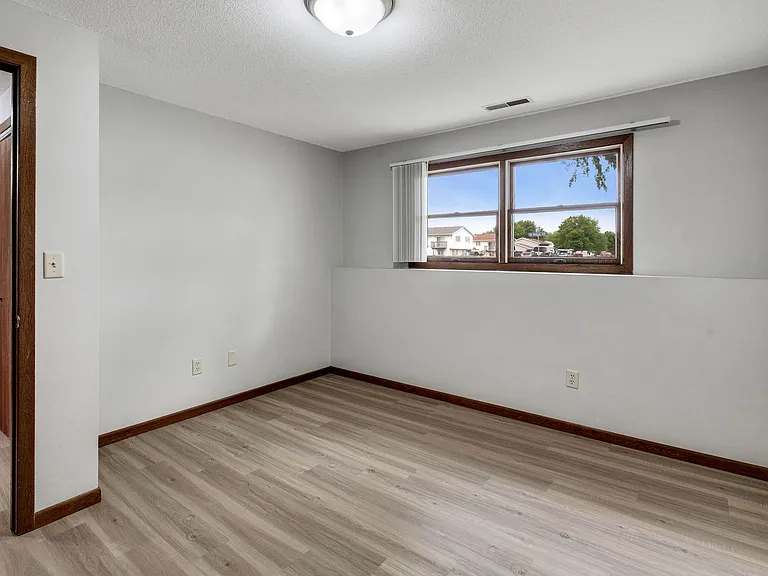 1225-1233 Branding Iron Rd — Photo 20