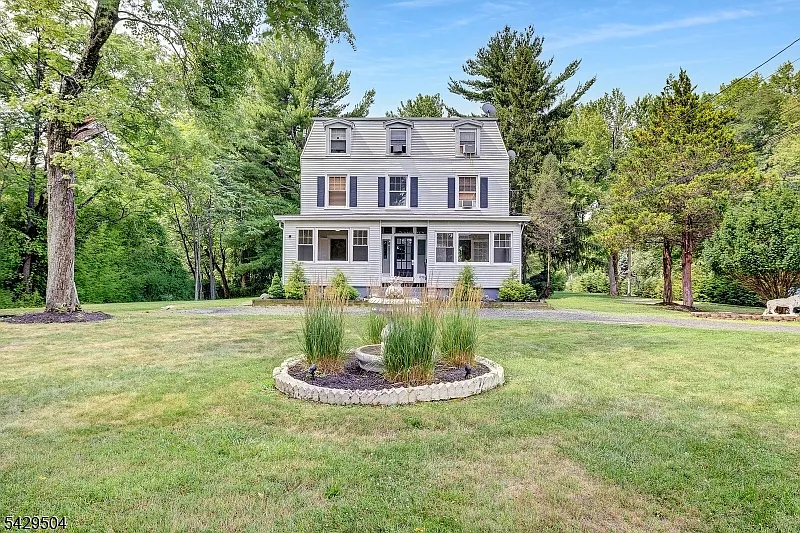 3 bed, 1.0 bath, $3,395 — Photo 3