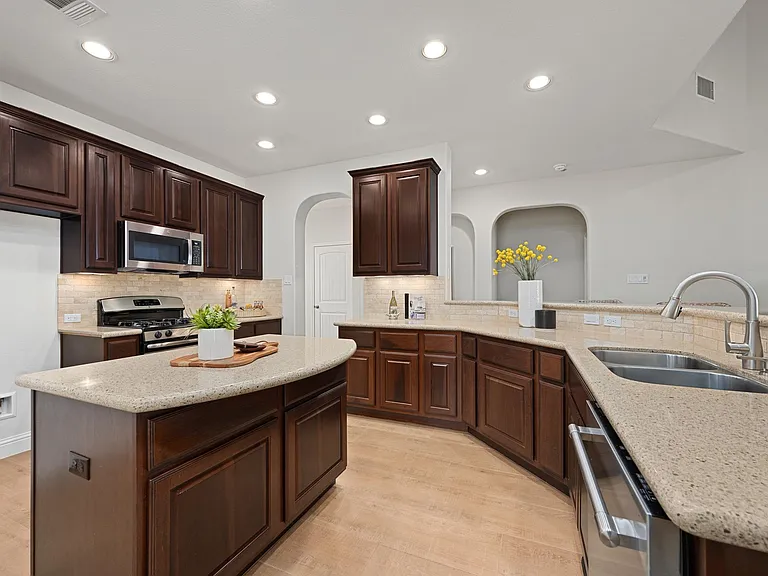 8620 Alophia Dr — Photo 11