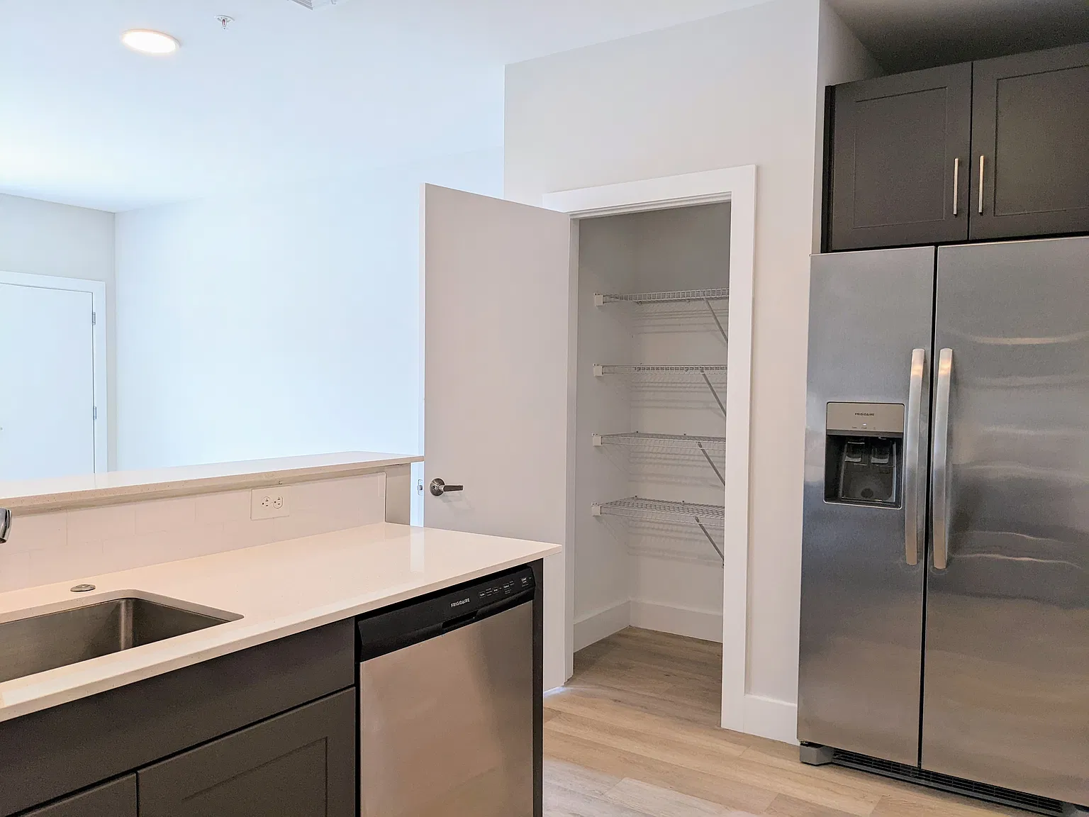 1 bed, 700 sqft, $1,698 — Photo 4