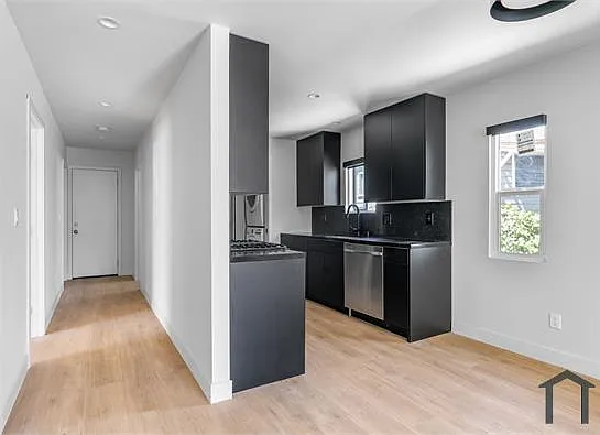 266 S Park View St — Photo 10
