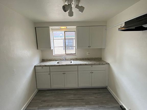 5th image of 2121 Pioneer Ave Floor 2