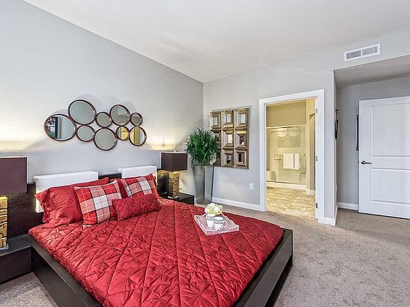 4th image of 925 Polaris Grand Dr APT D