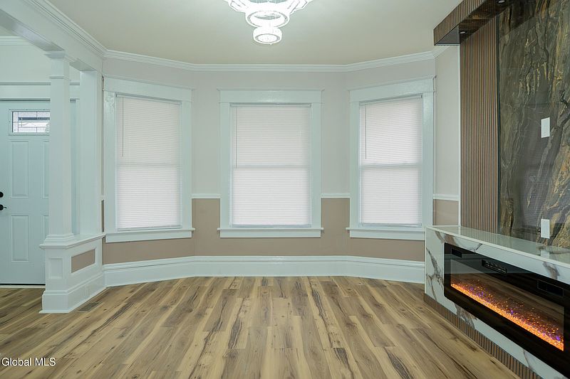 5th image of 14 Yale Street