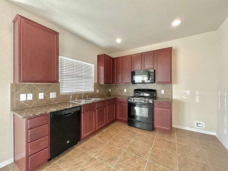 14903 Vinegrove Falls Ct — Photo 8