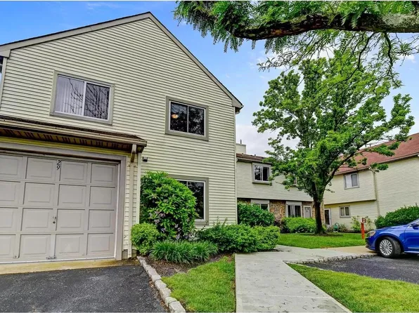 29 Chatham Ct, East Windsor, NJ 08520