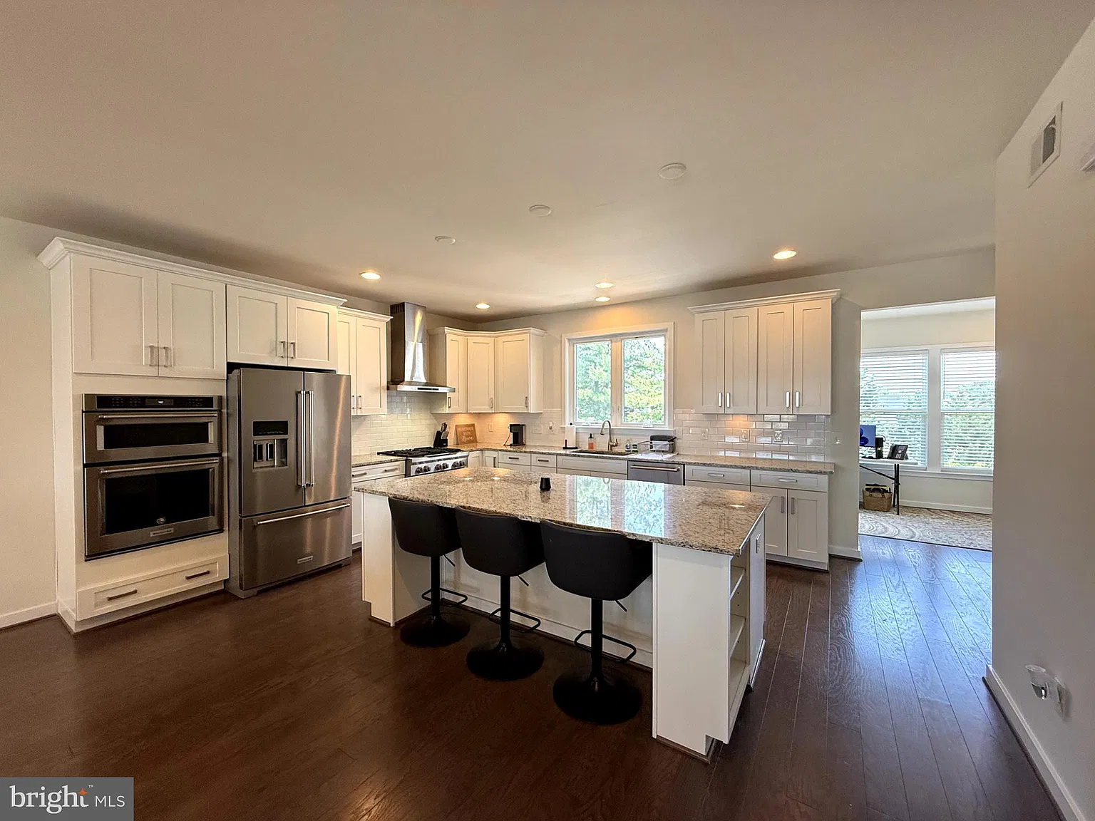 4 bed, 3.5 bath, 3216 sqft, $5,000 — Photo 3