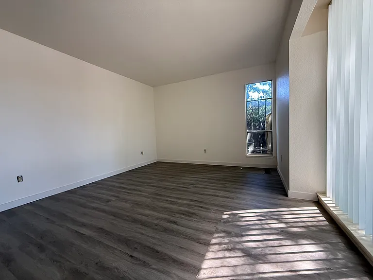 604 Rose Ave #606 — Photo 18