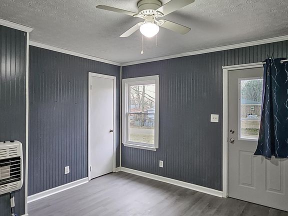 4th image of 18222 McMunn Ln