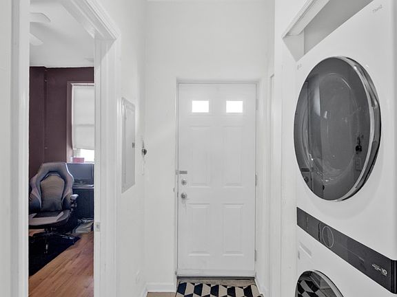 3rd image of 1314 W North Shore Ave APT 1S