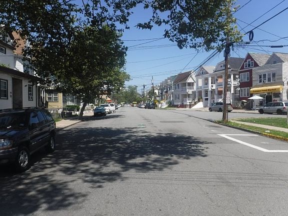 Exterior Neighborhood (street photo)