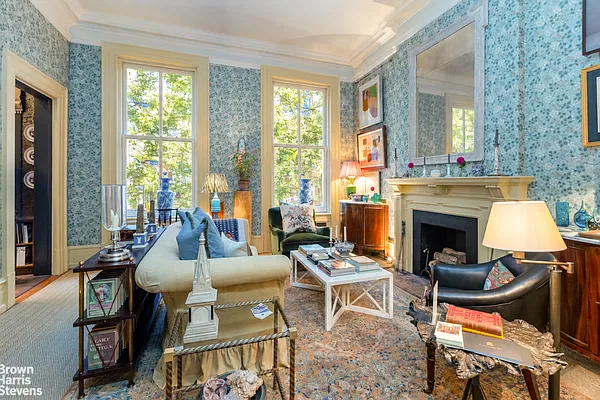 Living room, photo 2