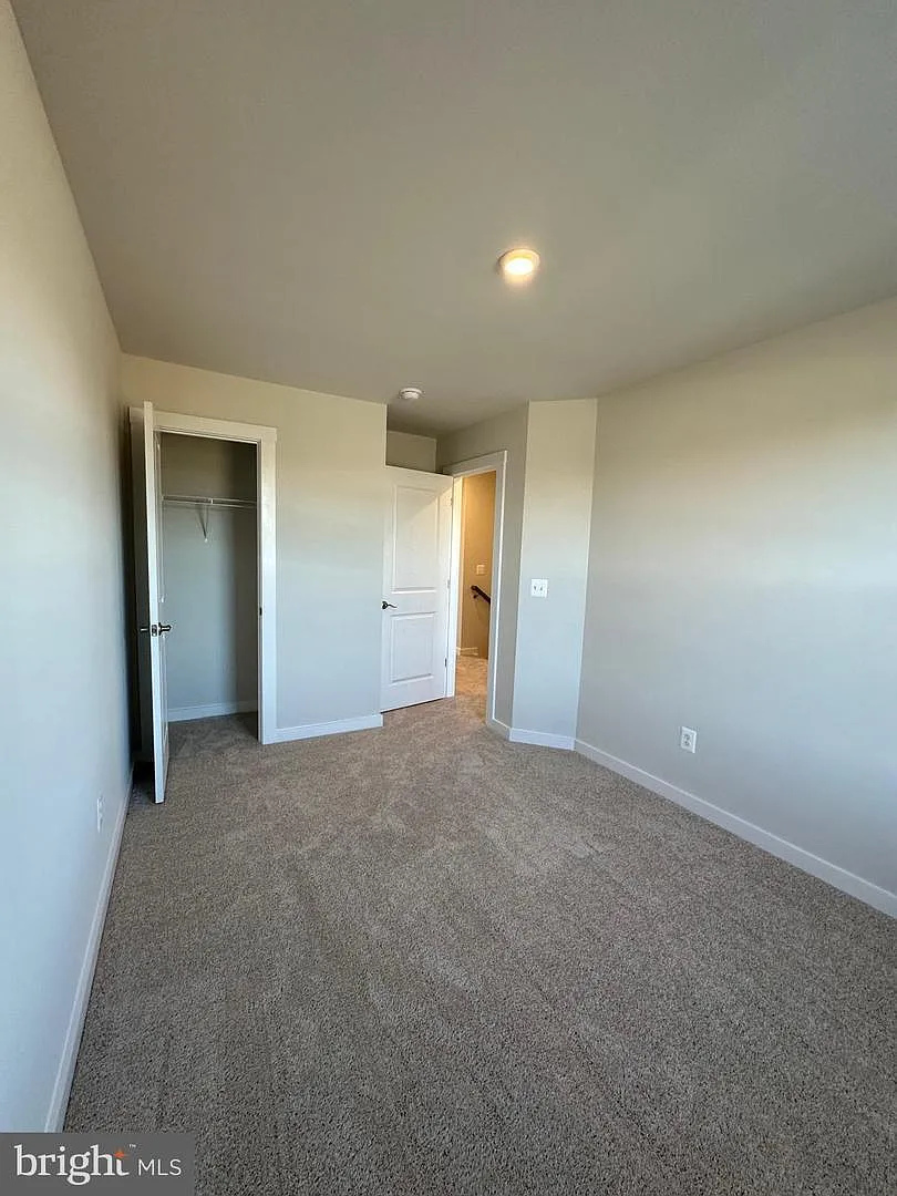 4 bed, 3.5 bath, 1966 sqft, $2,500 — Photo 4