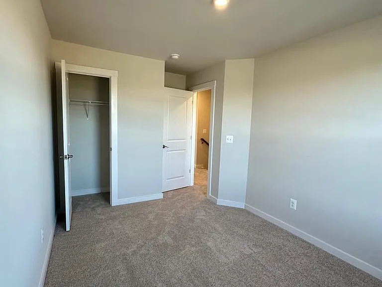 113 Marlow Ct — Photo 4