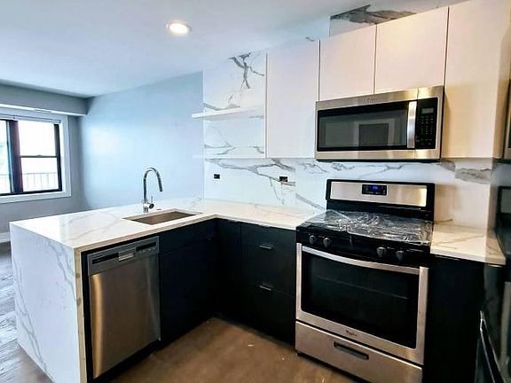 4th image of 4423 N Ashland Ave