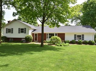 3820 Glen Echo Dr, Brookfield, WI 53005