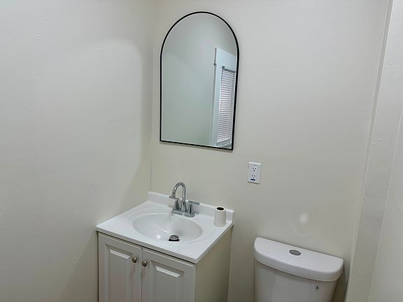 5th image of 278 Auburn St Floor 3
