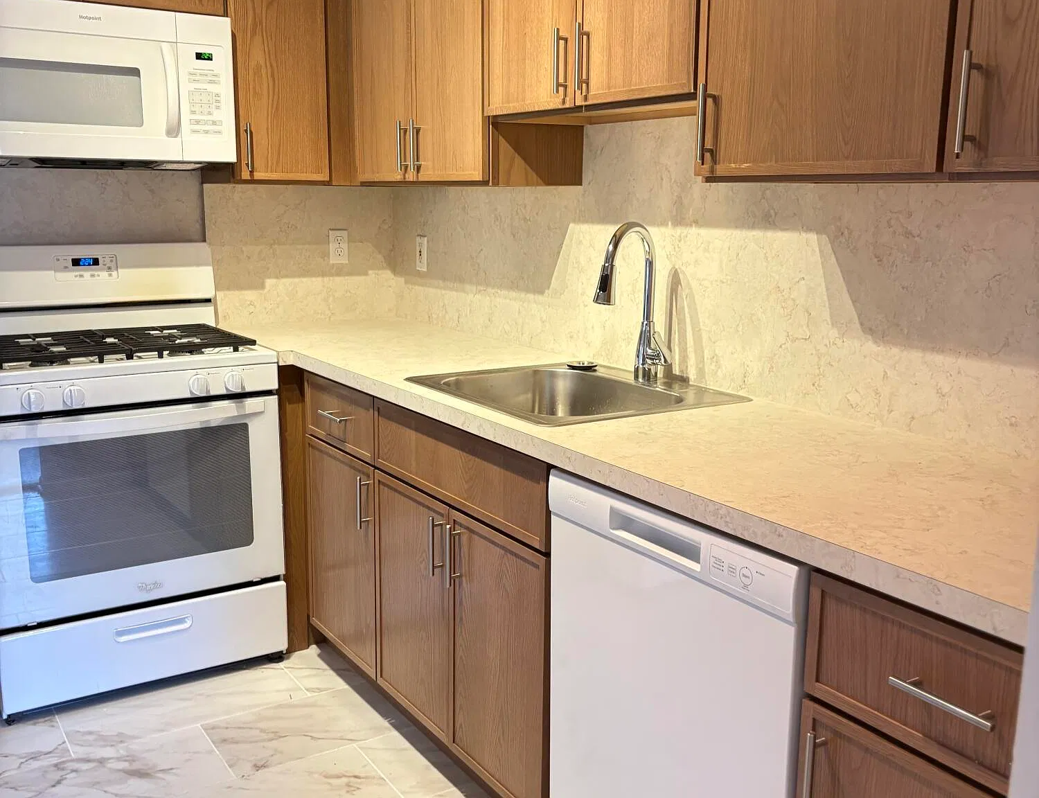 2 bed, 1219 sqft, $2,350 — Photo 4