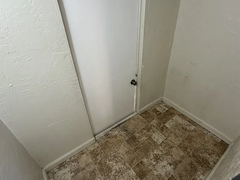 934 Clark St #B — Photo 10