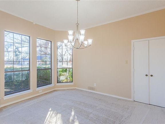 3rd image of 711 Villa Creek Dr