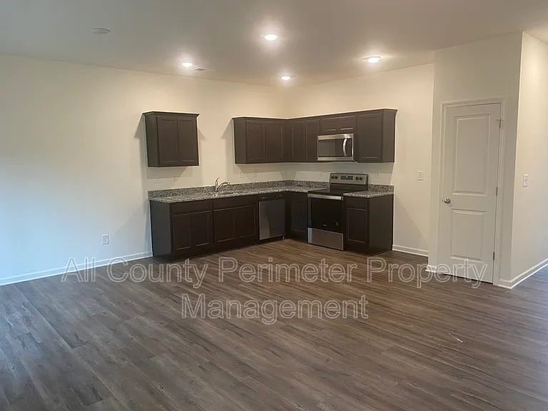 1117 Union Pacific Way — Photo 3