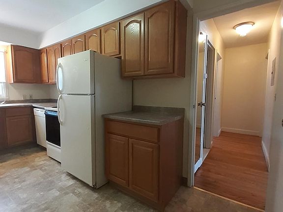 3rd image of 213 Medway St APT 6A