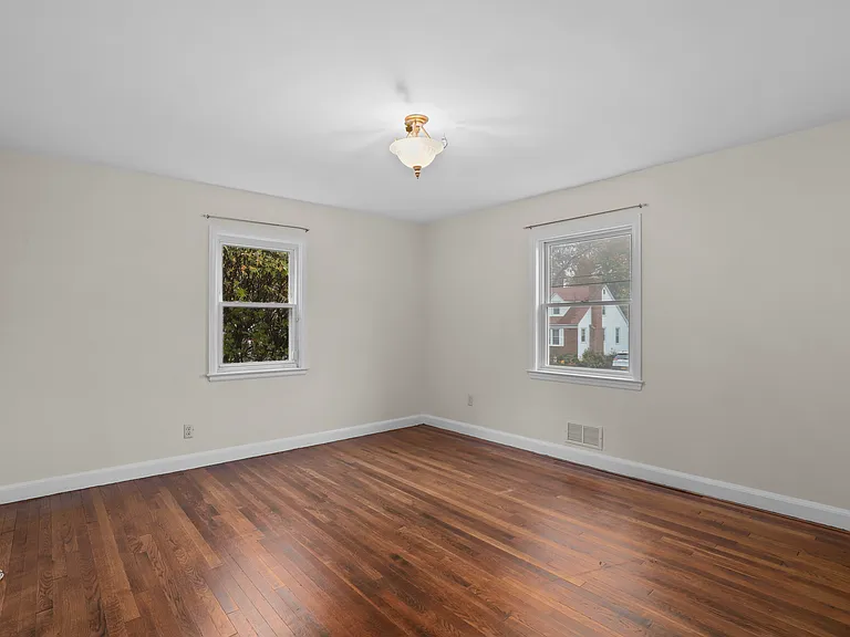 216 S Poe St — Photo 11