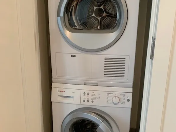 60 Riverside Boulevard image 7 of 10