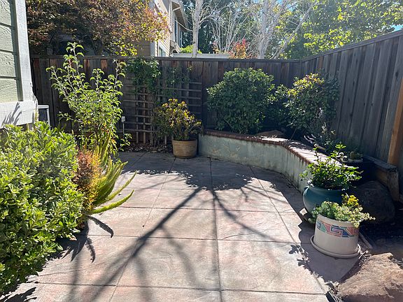 4th image of 302 Ballymore Cir